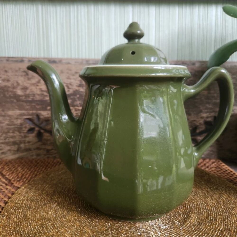 Hall 1960s Tea Coffee Pot, Stoneware Moss Green 6-8cup! (interior chip)